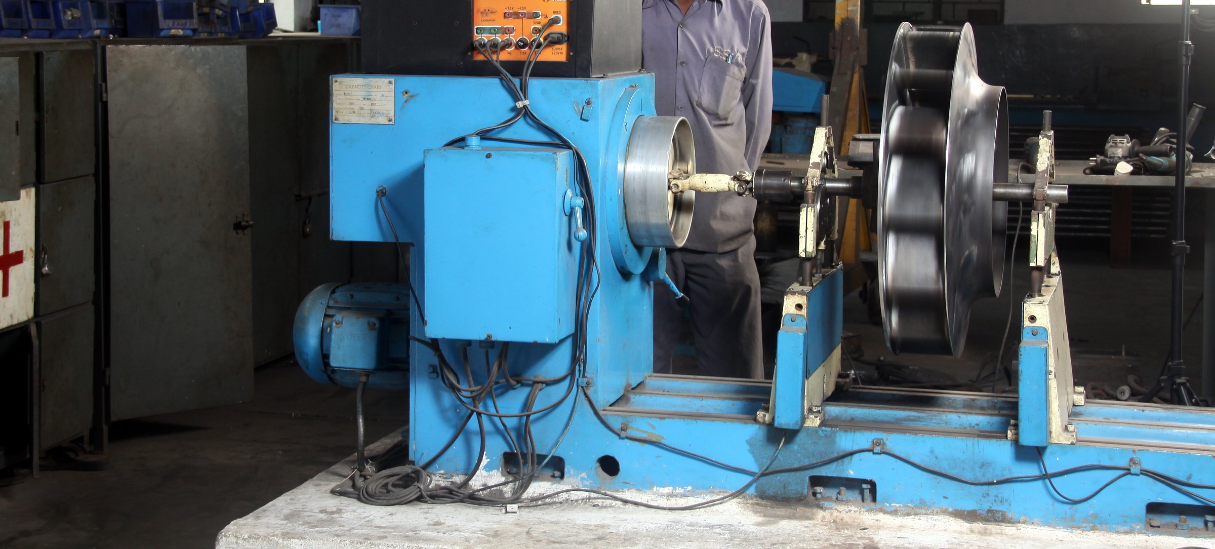 A blower impeller mounted on the dynamic balancing machine